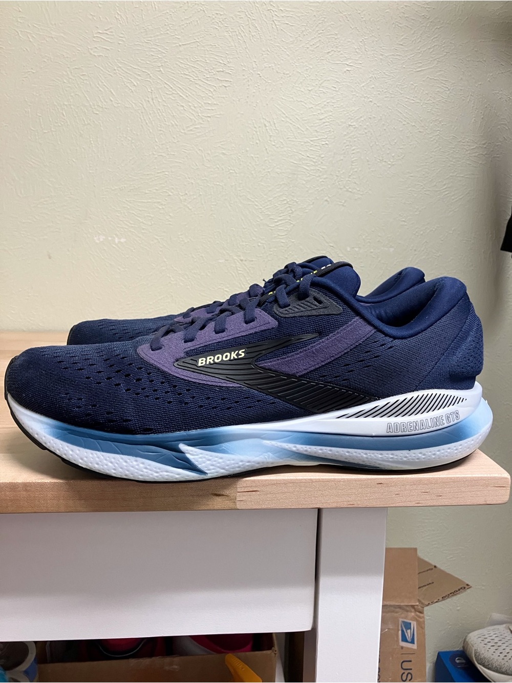 Brooks Women's Adrenaline GTS24 - Picture 2 of 14
